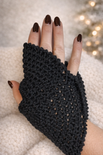 Carica l'immagine nel visualizzatore di Gallery, Mezzi guanti Improbabili
