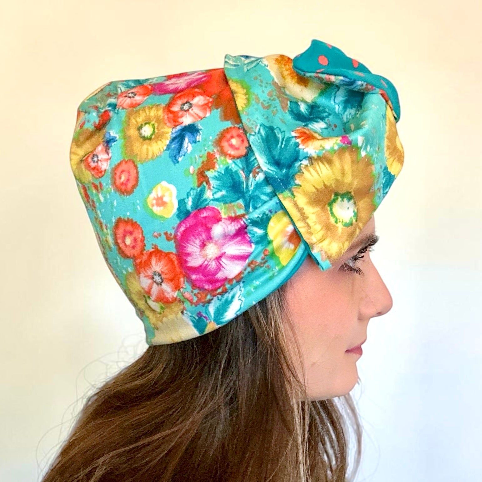 
Turbante modellabile realizzato a mano in Italia in puro cotone double face. Artigianale Made in Italy.