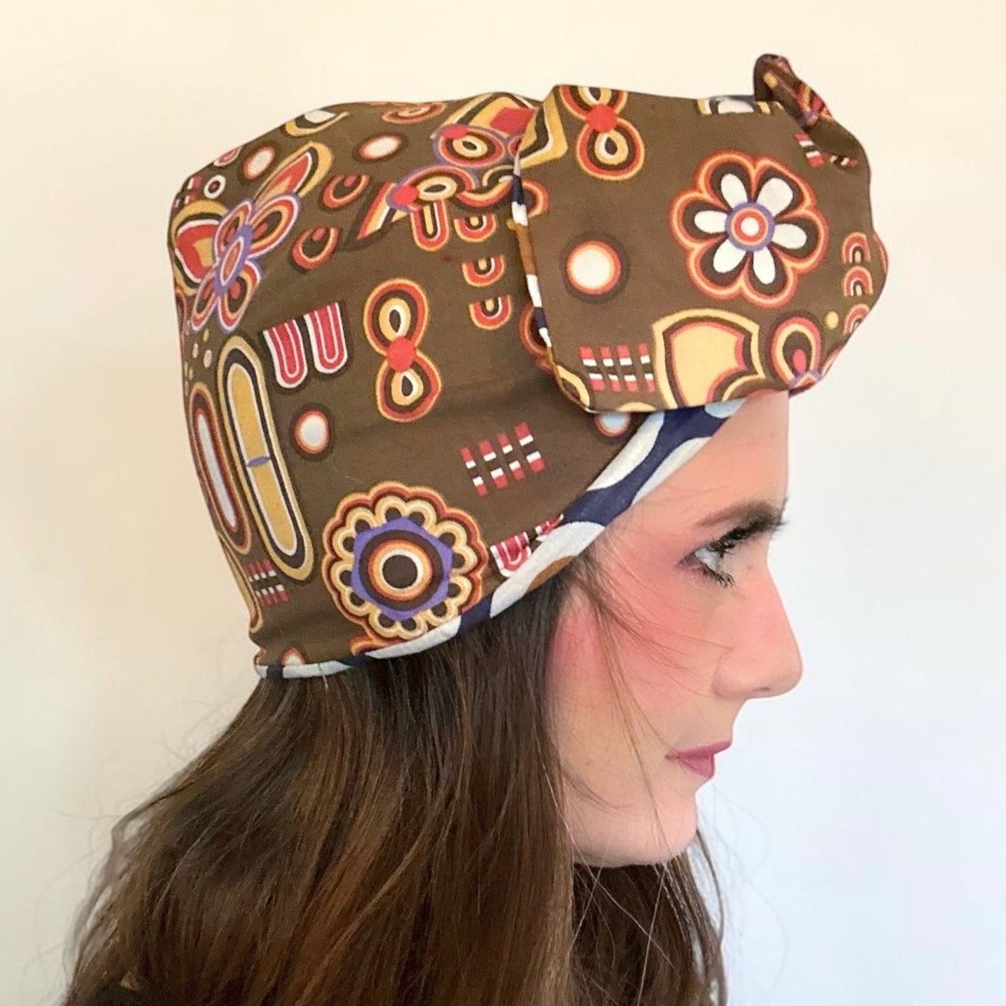 
Turbante modellabile realizzato a mano in Italia in puro cotone double face. Artigianale Made in Italy.