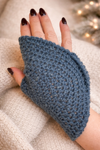 Carica l'immagine nel visualizzatore di Gallery, Mezzi guanti Improbabili
